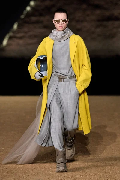 Look 13